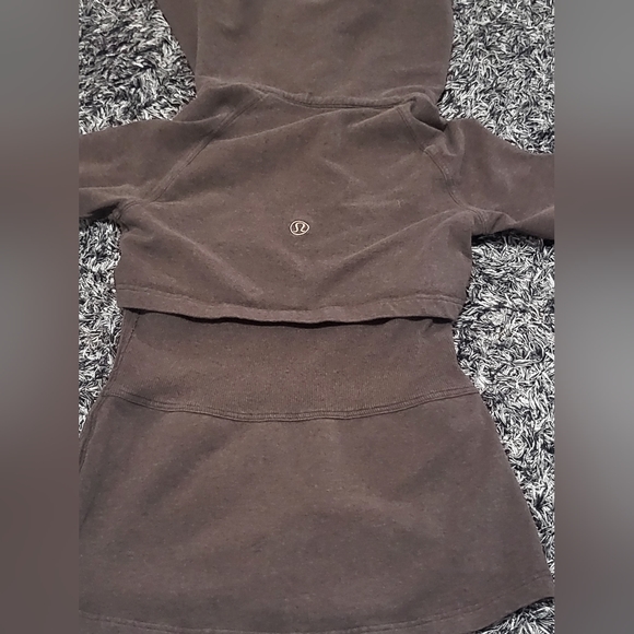 COVETED Lululemon Over The Top Jacket size 4 Heathered Fox Brown Asymmetrical - Picture 3 of 5